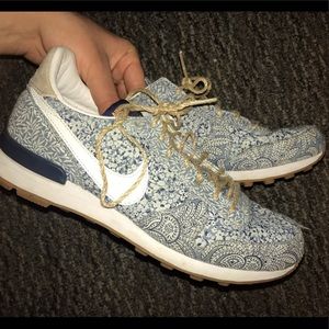 Floral Nike Internationalists